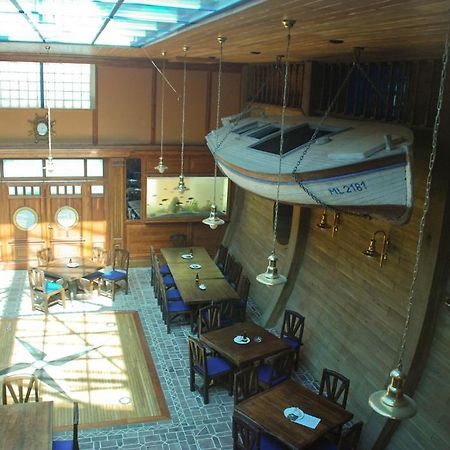 Hotel Marina Hermanuv Mestec Luaran gambar