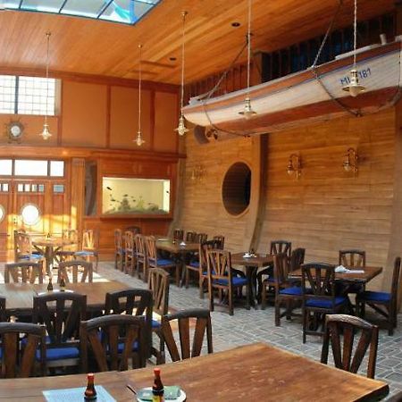 Hotel Marina Hermanuv Mestec Luaran gambar
