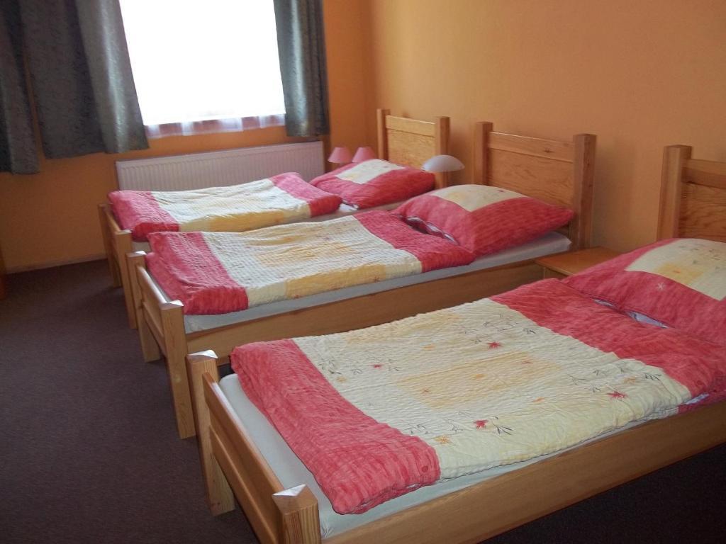 Hotel Marina Hermanuv Mestec Luaran gambar