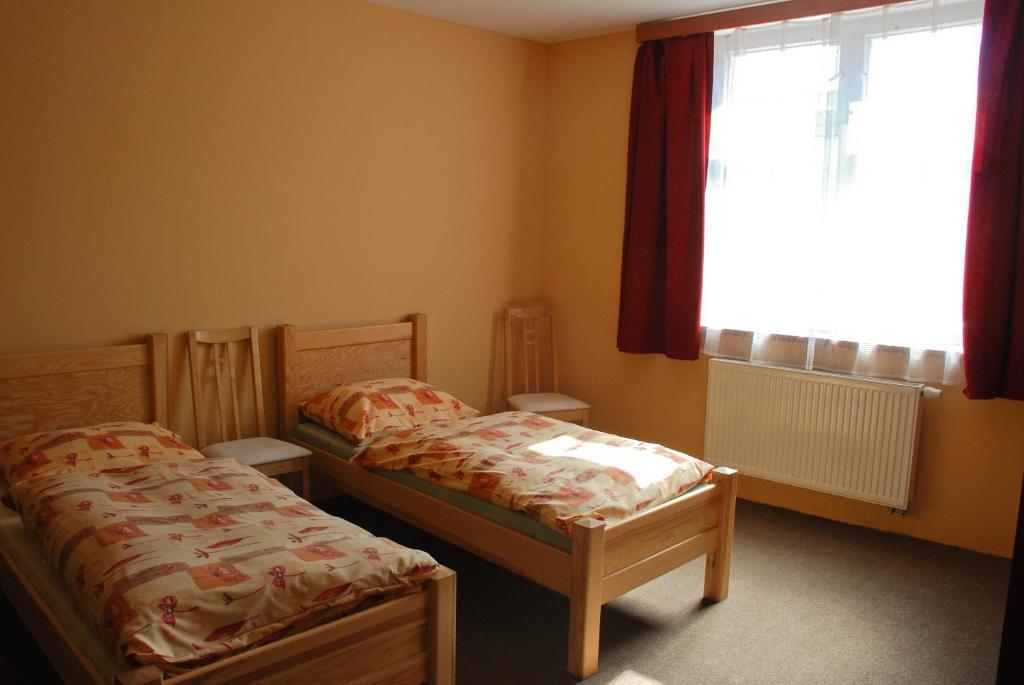 Hotel Marina Hermanuv Mestec Bilik gambar
