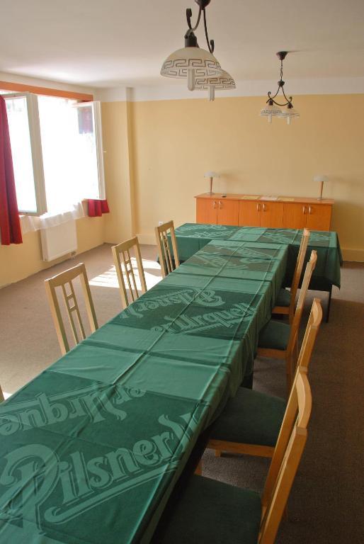 Hotel Marina Hermanuv Mestec Luaran gambar