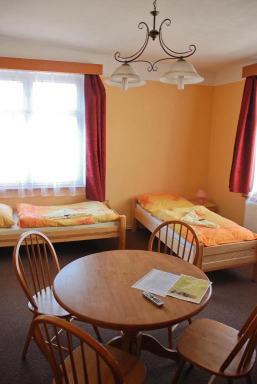 Hotel Marina Hermanuv Mestec Bilik gambar