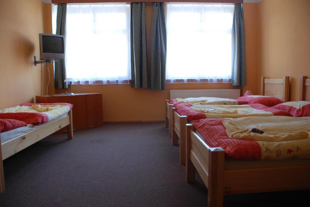 Hotel Marina Hermanuv Mestec Bilik gambar
