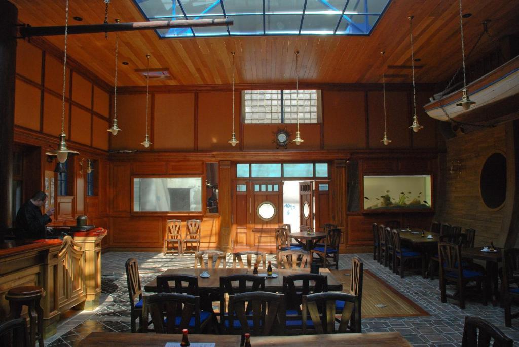 Hotel Marina Hermanuv Mestec Luaran gambar
